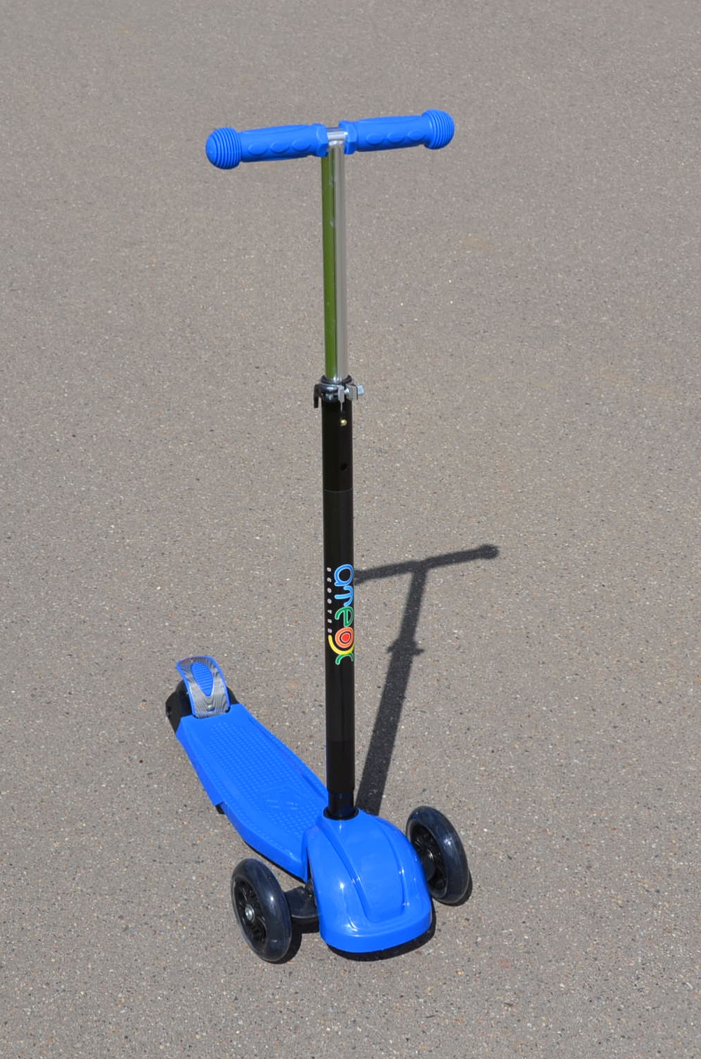 Самокат трехколесный Ateox с телескопическим рулем (Синий), Цвет Синий