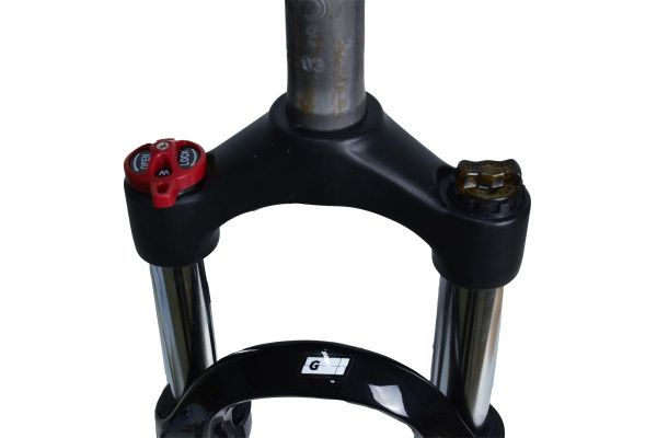 Вилка GRINZ ES 443 MLO 26"*1.1\8"ход 100мм,локаут механический, предварительное сжатие, алюминиевая, черная\белая, 2,5 кг Вилка GRINZ ES 443 MLO 26"*1.1\8"ход 100мм,локаут механический, предварительное сжатие, алюминиевая, черная\белая, 2,5 кг