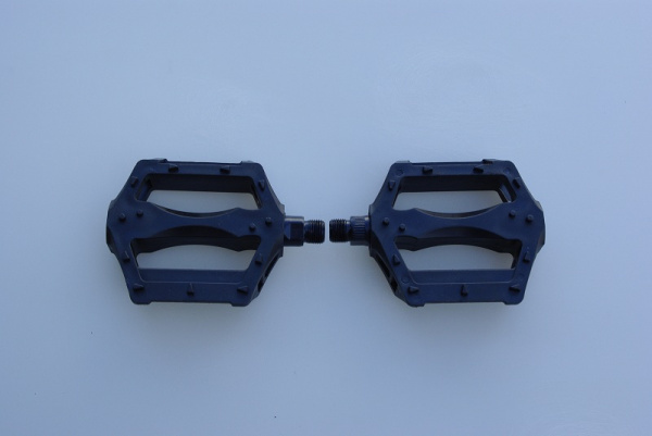 Педали MTB MX-P624 9/16" пластик, насыпной подшипник, черные Педали MTB MX-P624 9/16" пластик, насыпной подшипник, черные